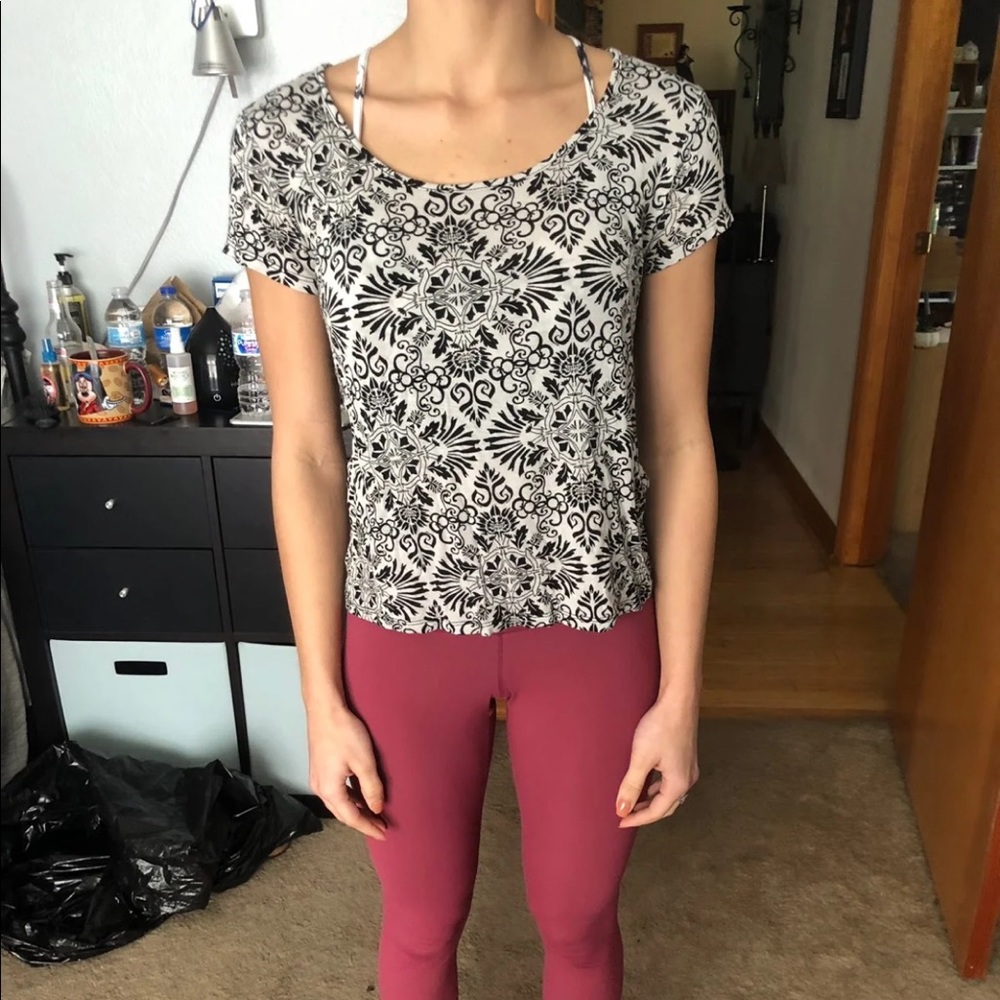 Printed slightly cropped T-shirt